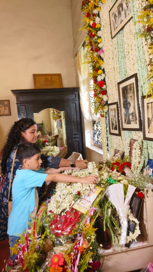 বিশপ লেফ্রয় রোডের বাড়ি সত্যজিৎ রায়ের প্রতি শ্রদ্ধা