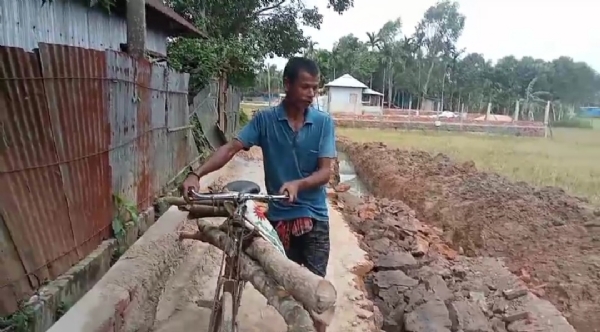 রাস্তা সংস্কারে দুর্ভোগ