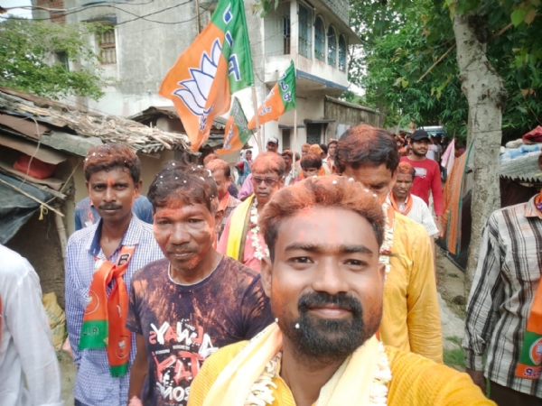 বিমান ঘোষের গ্রামে বিজয়ী উৎসব