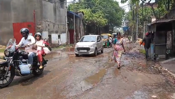 বেহাল রাস্তা ঘুসুরি