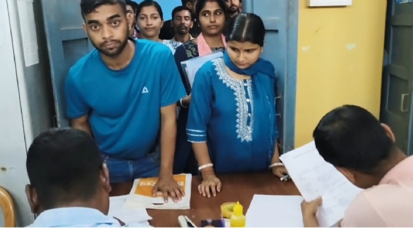 বেকারদের ভিড়