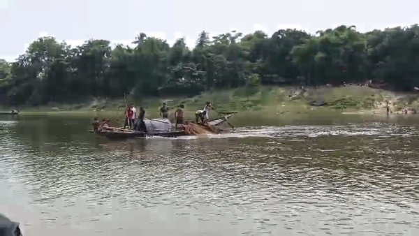 নদীতে নিখোঁজ
