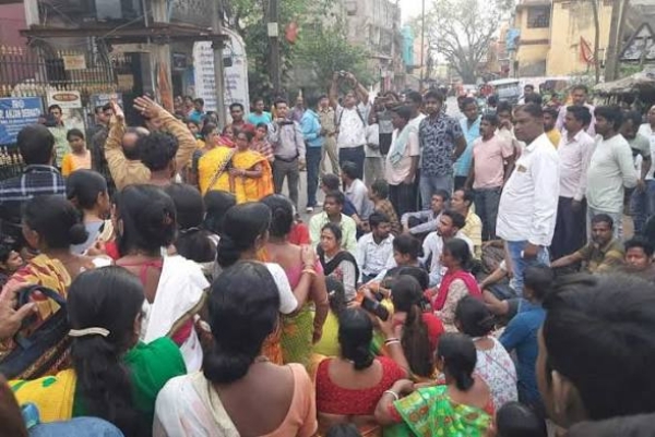 গণবিক্ষোভ এলাকাবাসীর