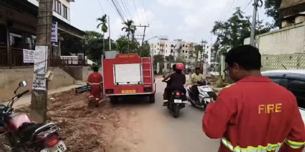 স্মার্ট সিটি কাজ চলাকালীন গ্যাস পাইপলাইন ফেটে আগরতলায় চাঞ্চল্য, বড় দুর্ঘটনা থেকে রক্ষা