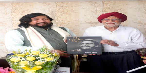 ক্রীড়ামন্ত্রী নিশীথ প্রামাণিকের সঙ্গে হকি কিংবদন্তি গুরুবক্স সিং-এর সৌজন্য সাক্ষাৎ, আলোচনা বাংলার হকি নিয়ে