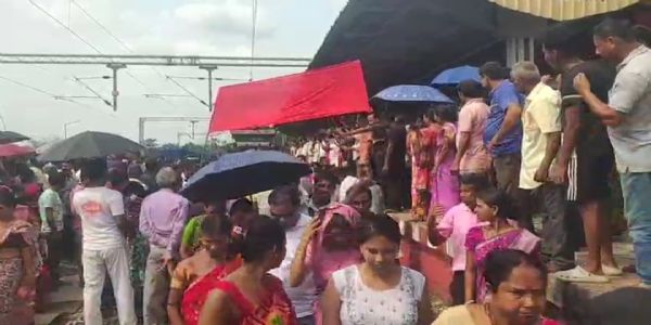 পানিসাগরে ট্রেন স্টপেজ ও ফুটওভার ব্রিজের দাবিতে গণআন্দোলন