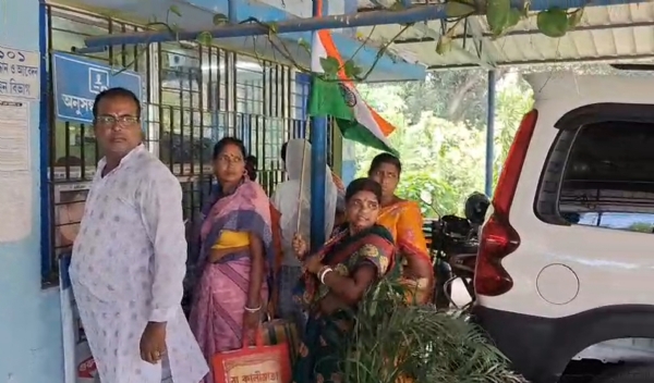 বিডিও অফিসে বিক্ষোভ গোঘাটে