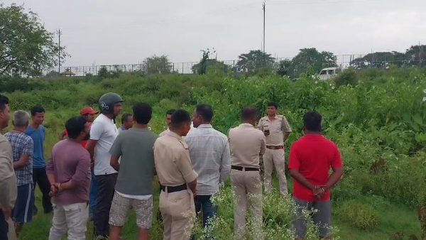 মৃতদেহ মহানন্দা নদীর কাছে