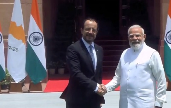 হায়দরাবাদ হাউসে মোদী ও নিকোসের মধ্যে দ্বিপাক্ষিক বৈঠক