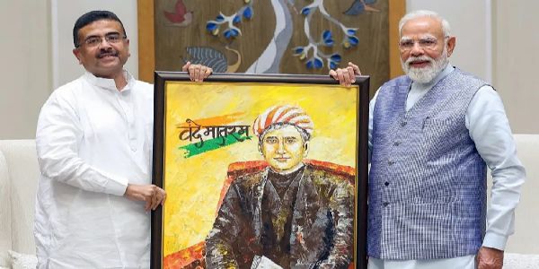 প্রধানমন্ত্রীকে বঙ্কিমচন্দ্রের ছবি উপহার মুখ্যমন্ত্রীর, দিল্লি থেকে বাংলার একগুচ্ছ উন্নয়ন প্রকল্পের রূপরেখা স্পষ্ট করলেন শুভেন্দু