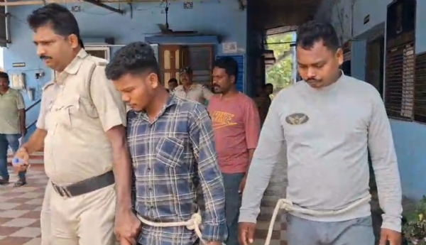 গাঁজা পাচার করতে গিয়ে ধৃত ২