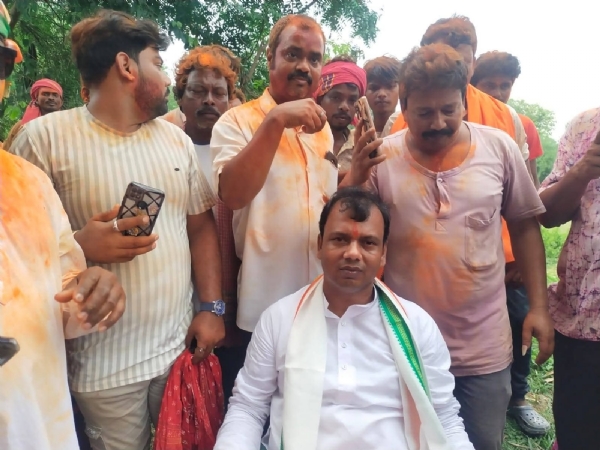 কুমারগঞ্জে বিজেপির বিজয় মিছিল