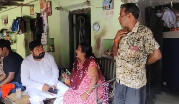 শহীদ রাহুলের বাড়িতে বিজেপি নেতৃত্ব শহীদ রাহুলের বাড়িতে বিজেপি নেতৃত্ব