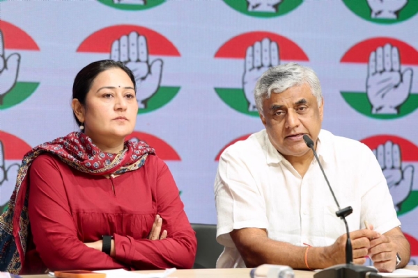 পেট্রোপণ্যের মূল্যবৃদ্ধি নিয়ে কেন্দ্রকে নিশানা কংগ্রেসের
