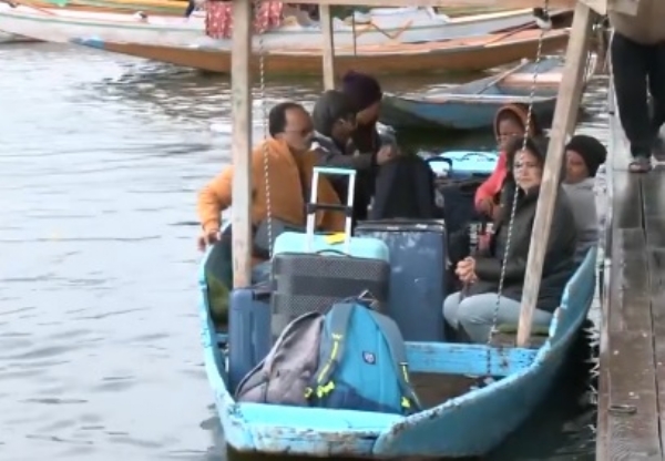 কাশ্মীরে মনোরম আবহাওয়া; হালকা ঠান্ডাও রয়েছে, খুশি পর্যটকরা