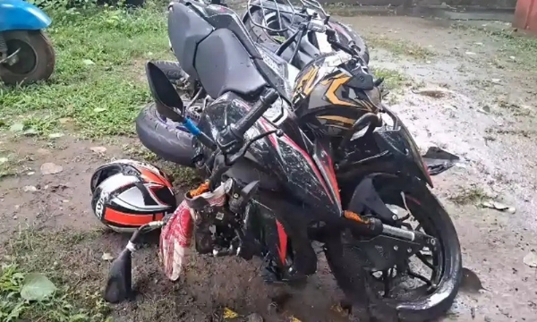 পলাশবাড়িতে মুখোমুখি দুই মোটরবাইক
