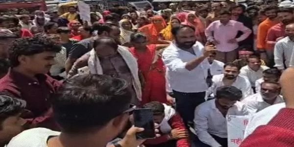 তীব্র জলসংকটে উত্তাল ইন্দোর, রাস্তায় নেমে বিক্ষোভ, কংগ্রেসের চাকা জ্যাম কর্মসূচি