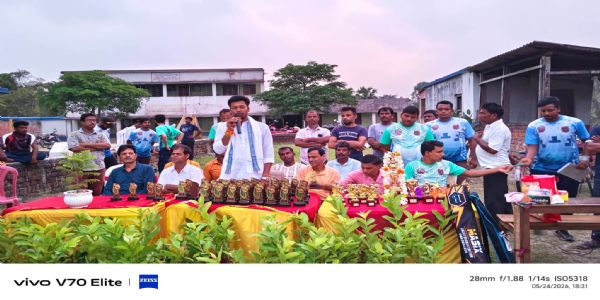 ক্রিকেট প্রতিযোগিতার পুরস্কার বিতরণী অনুষ্ঠানে উপস্থিত বিধায়ক হেমন্ত বাগ