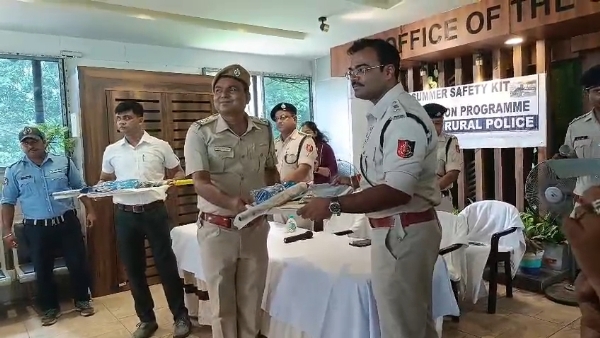 পুলিশ কর্মীদের সামার কিট উপহার পুলিশ কর্মীদের সামার কিট উপহার
