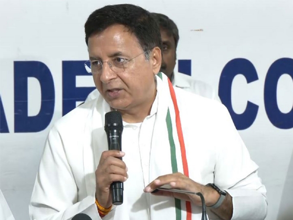 পেট্রোল ও ডিজেলের মূল্যবৃদ্ধিতে কেন্দ্রকে তোপ সুরজেওয়ালার