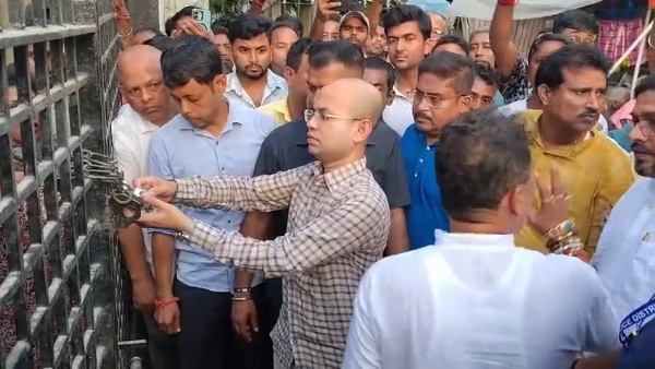 দুর্নীতির অভিযোগ