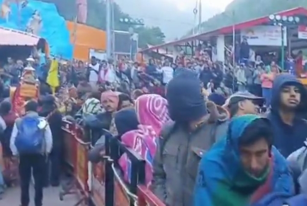 গঙ্গা দশেরা উপলক্ষ্যে সেজে উঠেছে গঙ্গোত্রী ধাম, অসংখ্য ভক্তদের ঢল গঙ্গা দশেরা উপলক্ষ্যে সেজে উঠেছে গঙ্গোত্রী ধাম, অসংখ্য ভক্তদের ঢল