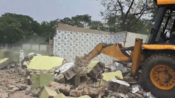 ভেঙে দেওয়া হল পার্টি অফিস