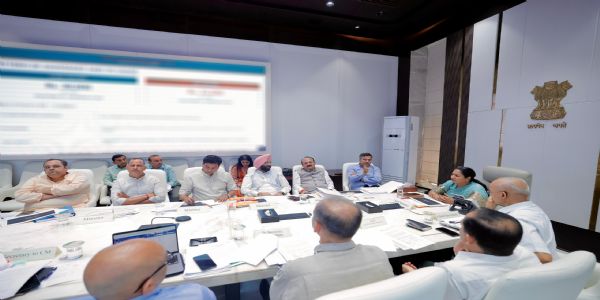 দিল্লিতে রেশন কার্ডের আয়ের সীমা বাড়িয়ে ২.৫ লক্ষ টাকা করল সরকার, ডিজিটাল রেশন বণ্টনের দিকেও পদক্ষেপ