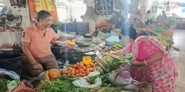আগরতলায় দুর্গা চৌমুহনী বাজারে টানা তিনদিন বিদ্যুৎ বিভ্রাট, চরম দুর্ভোগ ব্যবসায়ীদের
