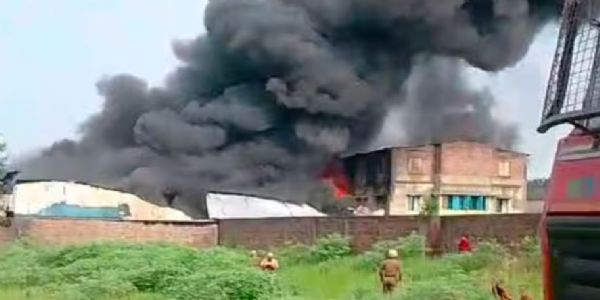 নরেন্দ্রপুরের কারখানায় আগুন, ব্যাপক ক্ষয়ক্ষতির আশঙ্কা!