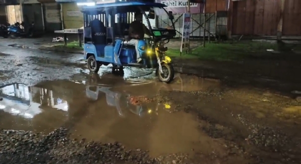 রাস্তা বেহাল ধর্মনগরে