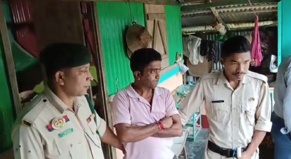 শিক্ষক গ্রেফতার