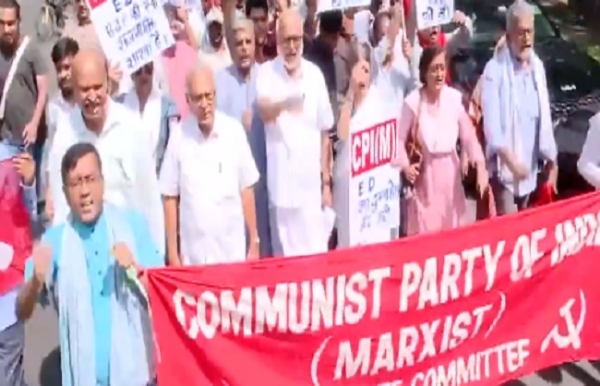 ইডি দফতরের বাইরে বিক্ষোভ সিপিএম কর্মী-সমর্থকদের