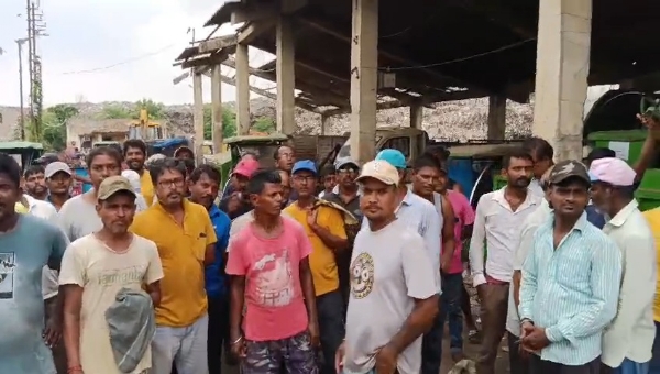 বকেয়া বেতনের দাবিতে