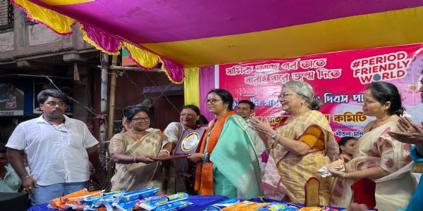 সোনাগাছি যৌনপল্লীতে ঋতুকালীন স্বাস্থ্যবিধি দিবস পালনে দুর্বার মহিলা সমন্বয় কমিটি