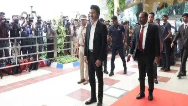 চেন্নাই ফিরলেন মুখ্যমন্ত্রী বিজয়