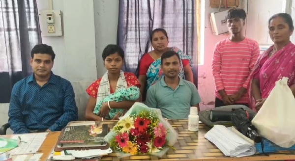 চিকিৎসককে সংবর্ধনা