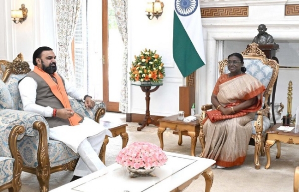 রাষ্ট্রপতির সঙ্গে সাক্ষাৎ বিহারের মুখ্যমন্ত্রীর রাষ্ট্রপতির সঙ্গে সাক্ষাৎ বিহারের মুখ্যমন্ত্রীর