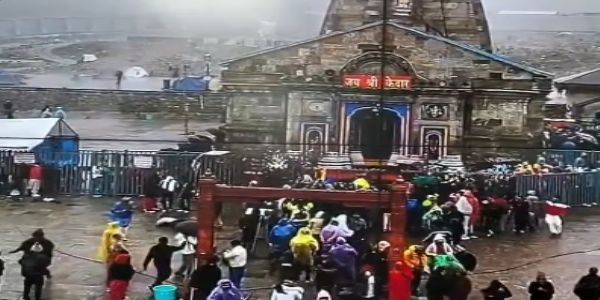 বৃষ্টির মধ্যেই সুষ্ঠুভাবে চলছে কেদারাথ যাত্রা, সর্বদা সতর্ক প্রশাসন