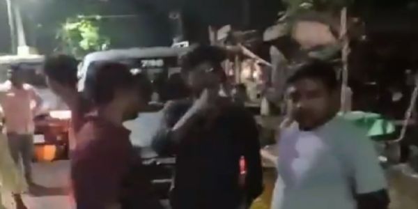 শোনপুকুরে সাদা পোশাকের পুলিশের বিরুদ্ধে দুর্ব্যবহারের অভিযোগ