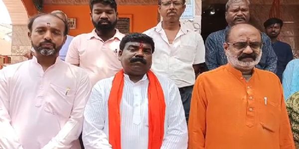 ফল ঘোষণার আগে মন্দিরে পুজো দিয়ে আশীর্বাদ নিলেন হবিবপুরের বিজেপি প্রার্থী জুয়েল মুর্মু