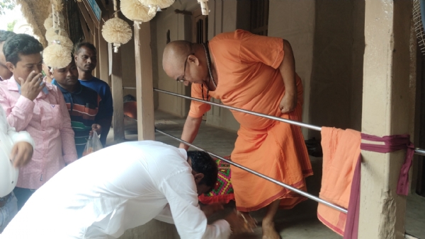রামকৃষ্ণ মঠের পূজো দিলেন প্রশান্ত দিগার