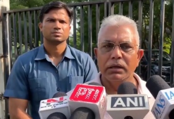 অভিষেকের ওপর আক্রমণকে নিন্দা দিলীপ ঘোষের অভিষেকের ওপর আক্রমণকে নিন্দা দিলীপ ঘোষের