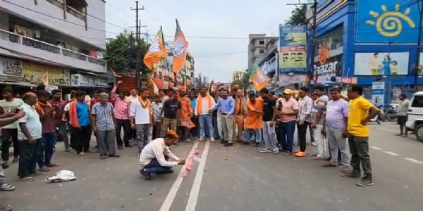 মালদার রথবাড়িতে বিজেপি সমর্থকদের উচ্ছ্বাস