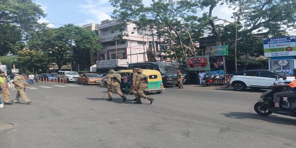 রাজ্যে পরিবর্তনের হাওয়া, অশান্তির আশঙ্কায় মমতা-অভিষেকের বাড়ির সামনে কেন্দ্রীয় বাহিনী