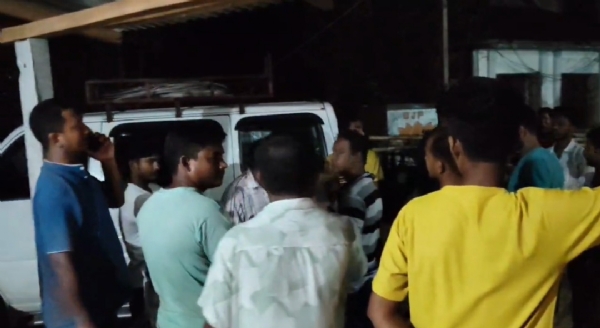 বিদ্যুৎ নিগমের কার্যালয়ে ধর্না