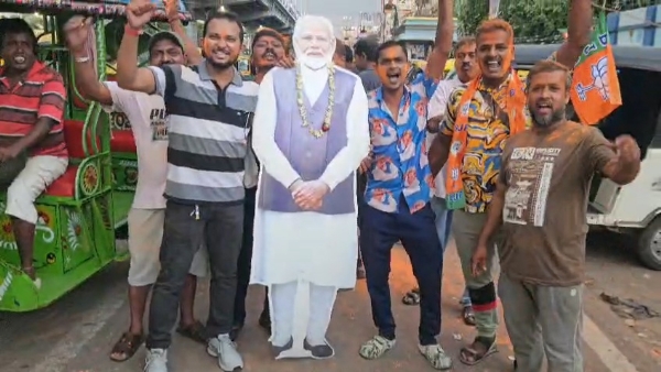অটো চালকদের উচ্ছ্বাস