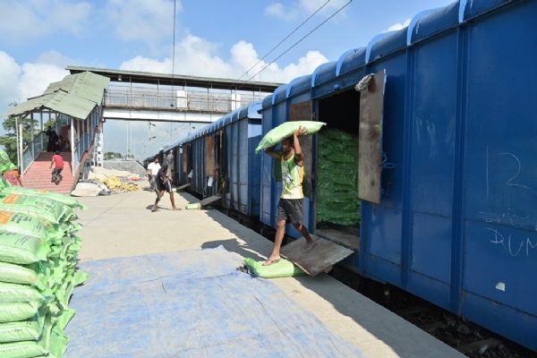 পণ্য সামগ্রী আনলোডিং