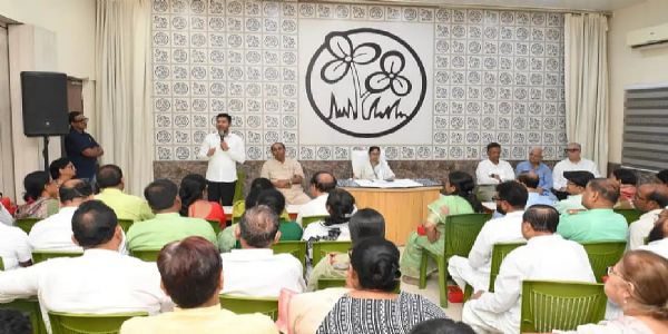 গণনায় কারচুপির অভিযোগে সুপ্রিম কোর্টে যাচ্ছে তৃণমূল, বিধায়কদের নিয়ে বৈঠকে কড়া বার্তা মমতার