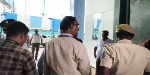 স্বাস্থ্য ভবনে কড়া নিরাপত্তা, ব্যাগ-ফাইল তল্লাশিতে বাড়ল নজরদারি